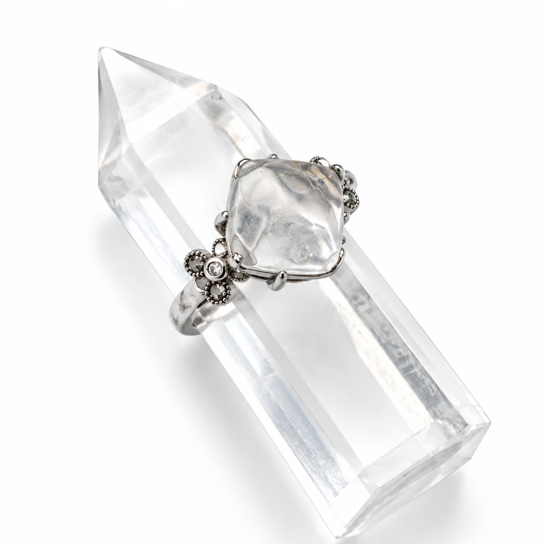 Clear Quartz Ring
Square Candy Style