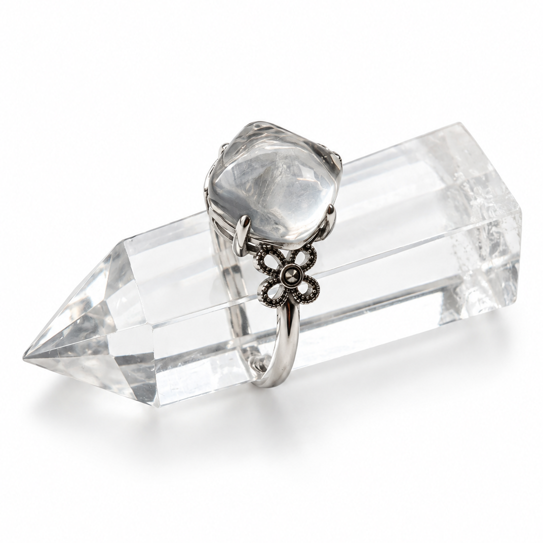 Clear Quartz Ring
Square Candy Style